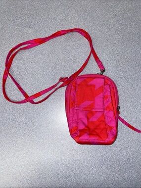 Stephanie Dawn Houndstooth Two-Tone Pink & Red Quilted Crossbody Phone Bag